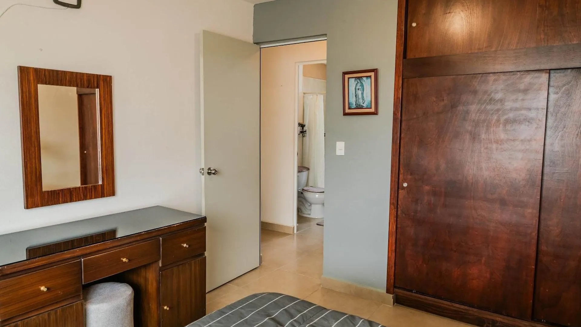 Home In Gated Community Near Valquirico & Airport Huejotzingo