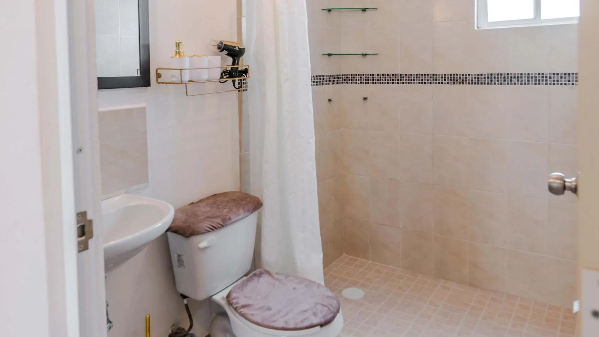 Home In Gated Community Near Valquirico & Airport Huejotzingo 0*,  Mexico