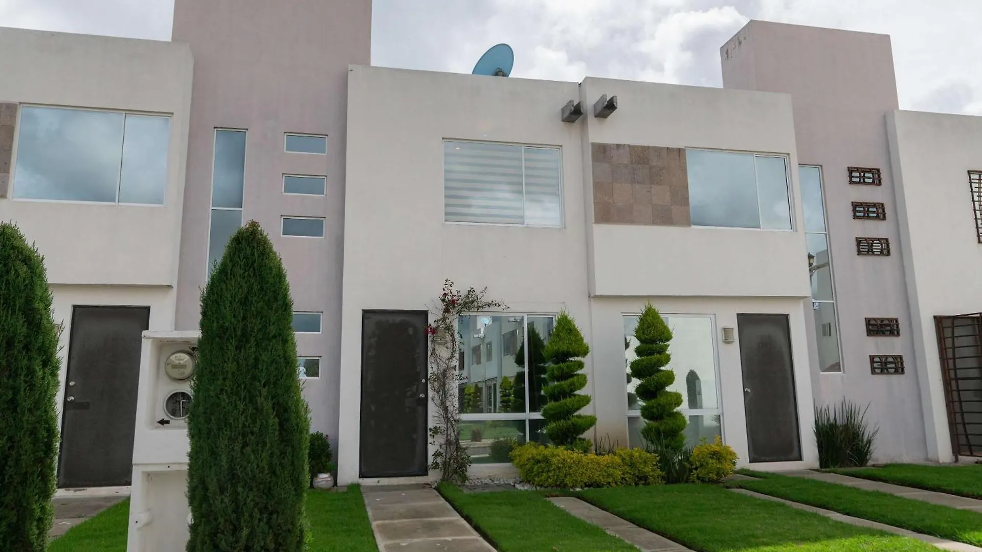 Home In Gated Community Near Valquirico & Airport Huejotzingo