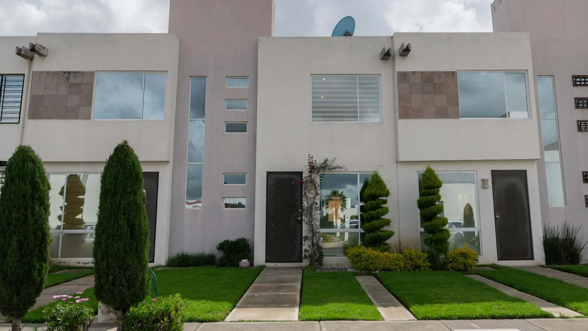Home In Gated Community Near Valquirico & Airport Huejotzingo Mexico