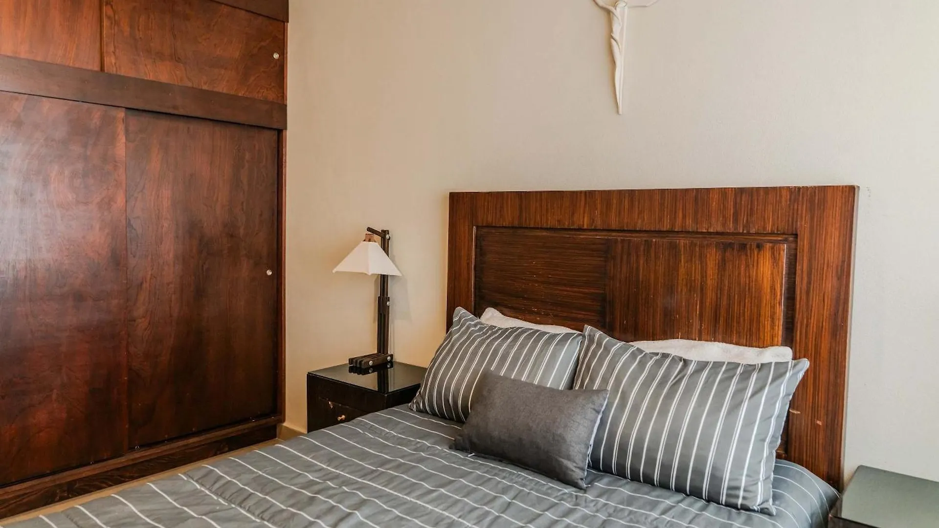 Home In Gated Community Near Valquirico & Airport Huejotzingo